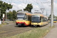 Tw 249 als S5 Knielingen begegnet Tw 859 als S51 Berghausen (Baden)