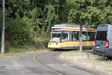 Tw 249 rollt als S5 EILZUG Karlsruhe Hauptbahnhof durch die Schleife