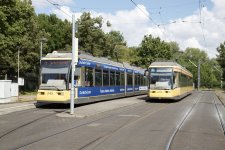 Tw 245 als echte 5 Durlach Bahnhof überholt unsere historische 5 Rintheim