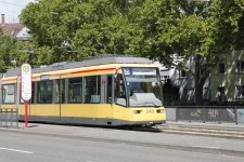 Tw 249 steht als S2 Reitschulschlag an der Händelstraße