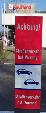 Durlach_Center_Vorrang_fuer_Autos.jpg